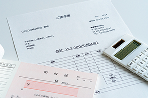 金融サービスの説明に良く登場する「与信」とは「代金の後払い認めること」です。